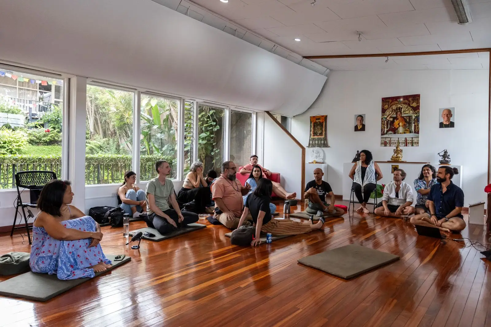 Grupo de meditación en San José, Costa Rica